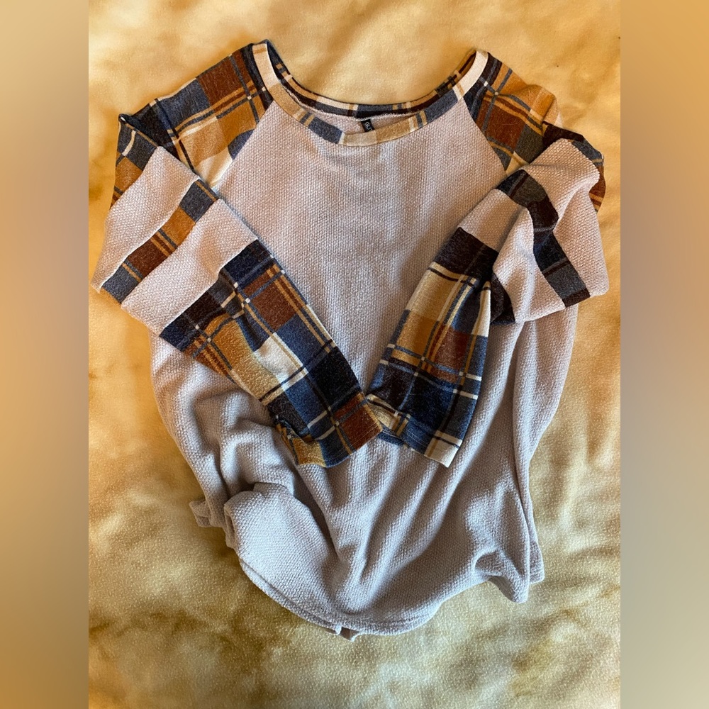 Long sleeve raglan shirt
